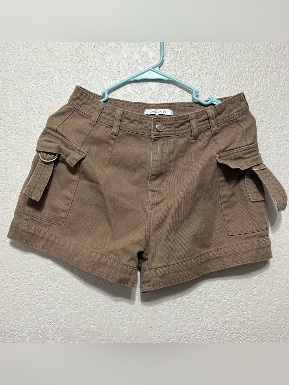Angel Kiss cargo shorts high-waisted tan size 5 (27 in)